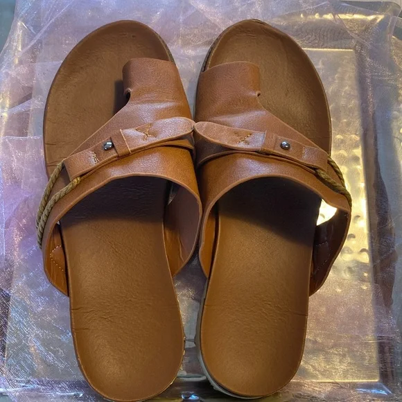 Ladies Sandals - Picture 2 of 8